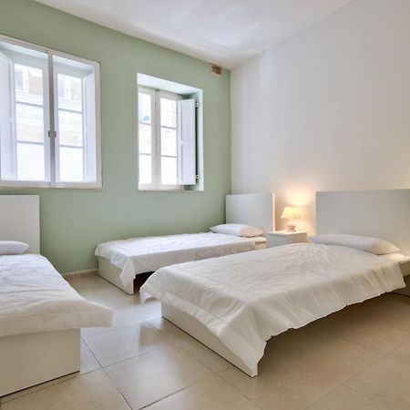 Azure Haven - Gzira Apartments And Penthouse By Shortletsmalta Екстериор снимка
