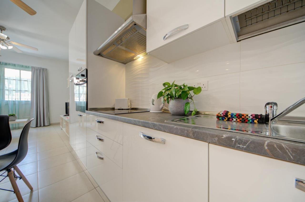 Azure Haven - Gzira Apartments And Penthouse By Shortletsmalta Екстериор снимка