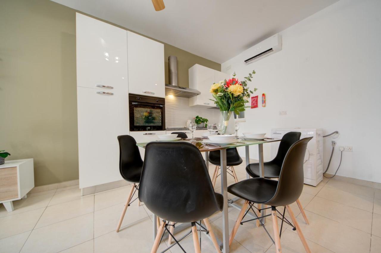 Azure Haven - Gzira Apartments And Penthouse By Shortletsmalta Екстериор снимка