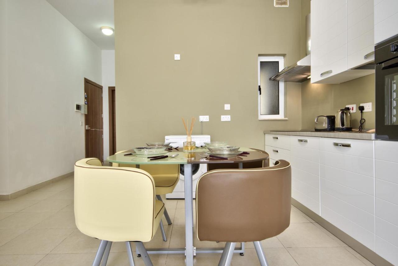 Azure Haven - Gzira Apartments And Penthouse By Shortletsmalta Екстериор снимка