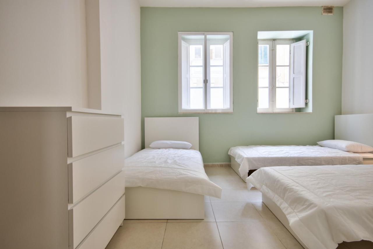 Azure Haven - Gzira Apartments And Penthouse By Shortletsmalta Екстериор снимка