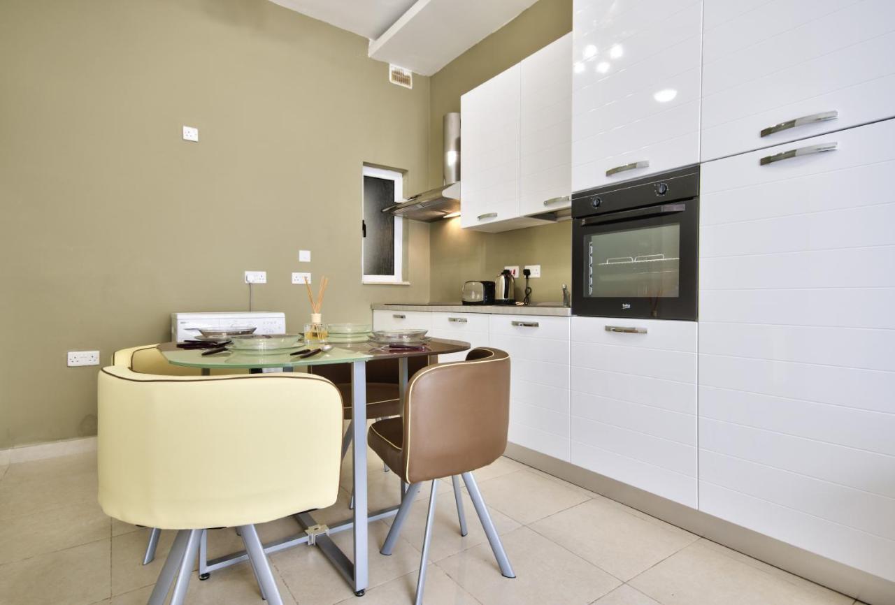 Azure Haven - Gzira Apartments And Penthouse By Shortletsmalta Екстериор снимка