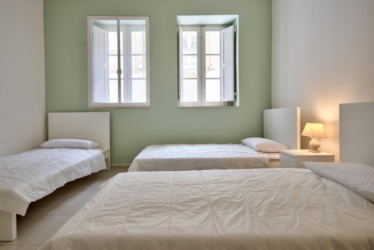 Azure Haven - Gzira Apartments And Penthouse By Shortletsmalta Екстериор снимка