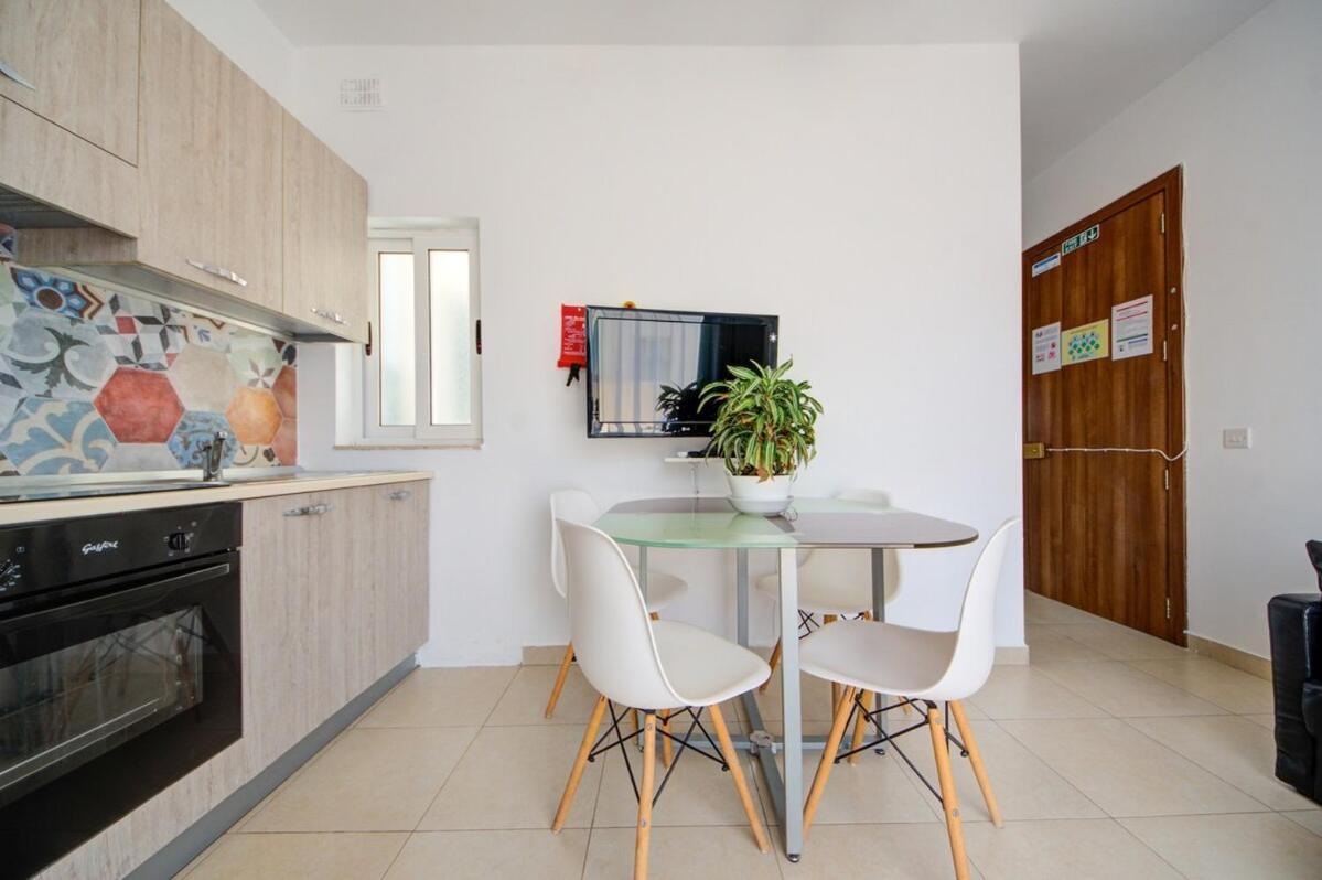 Azure Haven - Gzira Apartments And Penthouse By Shortletsmalta Стая снимка