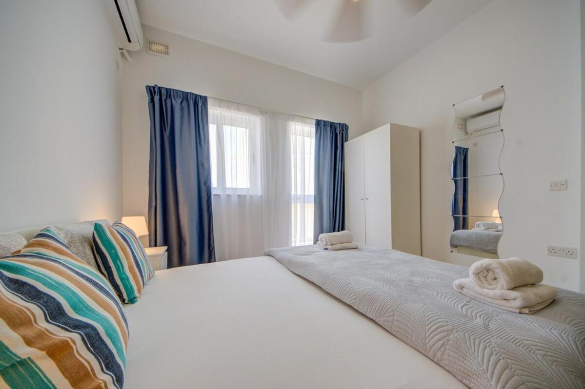 Azure Haven - Gzira Apartments And Penthouse By Shortletsmalta Стая снимка