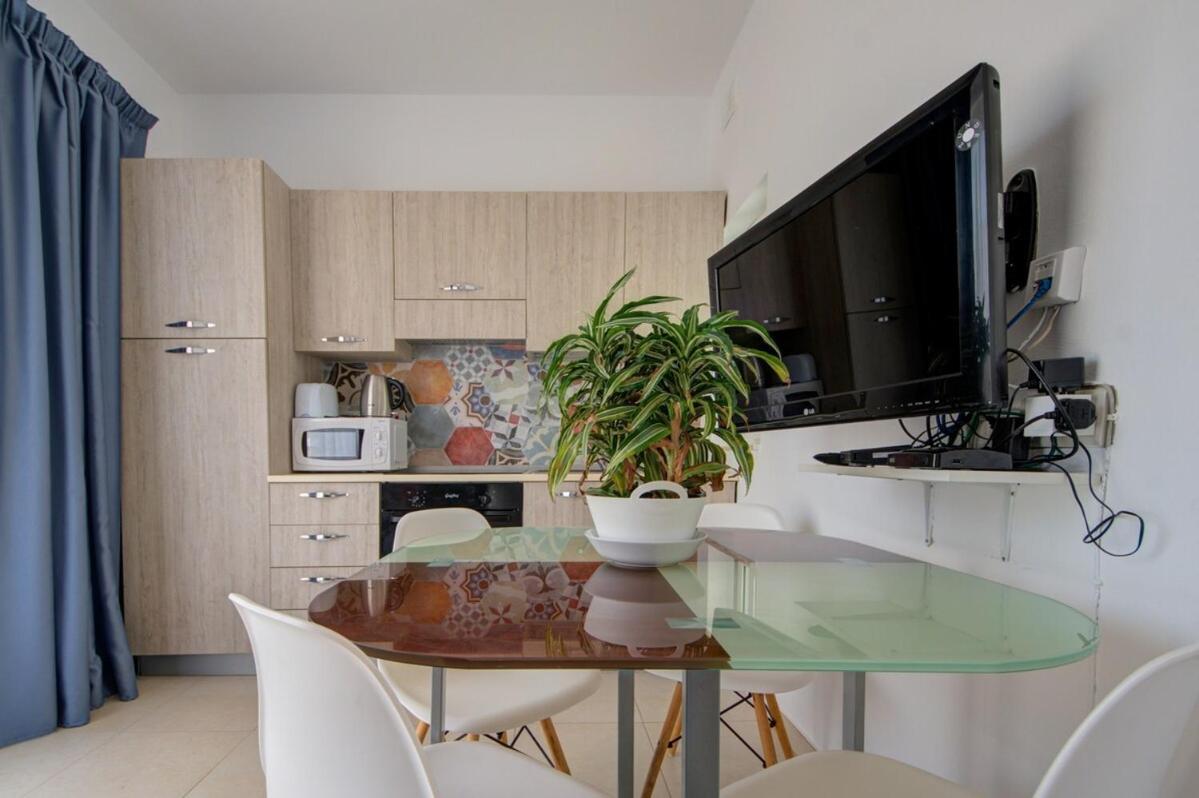 Azure Haven - Gzira Apartments And Penthouse By Shortletsmalta Стая снимка