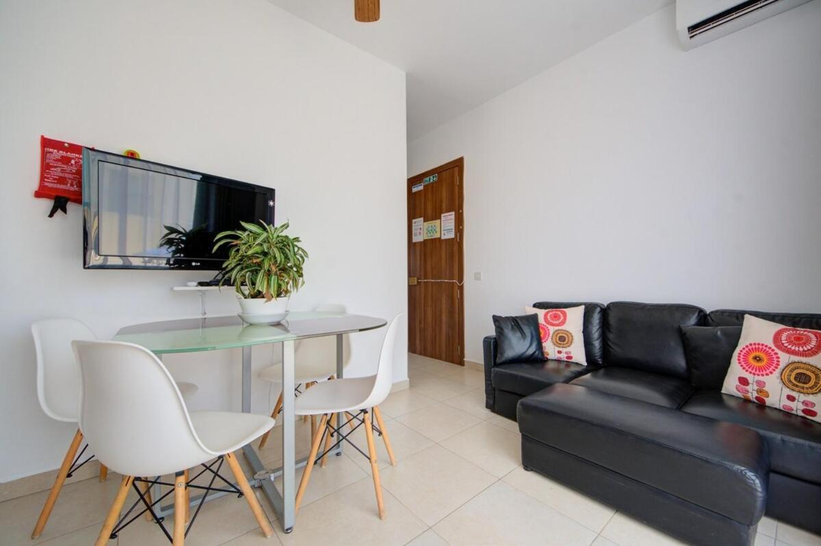 Azure Haven - Gzira Apartments And Penthouse By Shortletsmalta Стая снимка