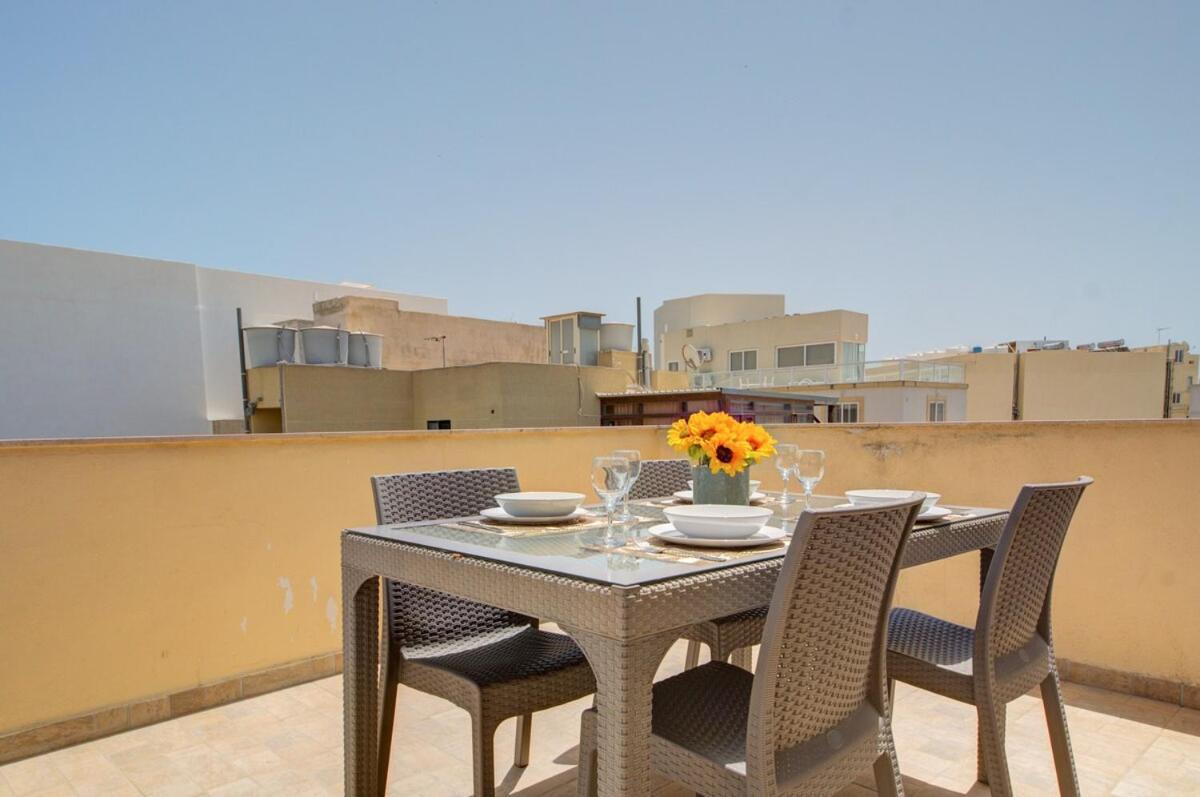Azure Haven - Gzira Apartments And Penthouse By Shortletsmalta Стая снимка